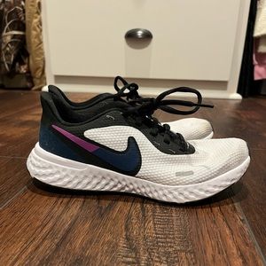 Nike Tennis Shoes
